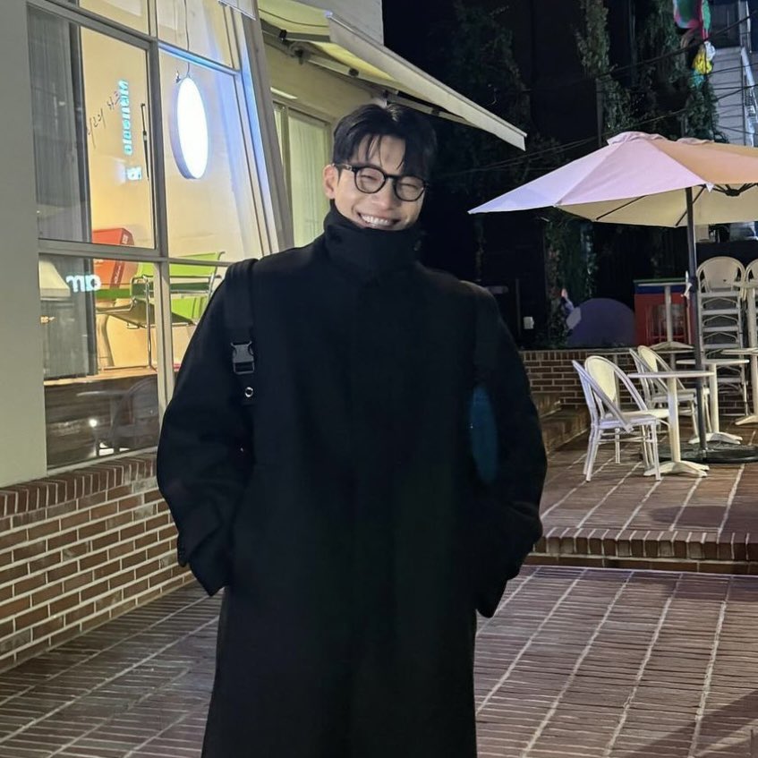 jiyeangpk's tweet photo. ⠀
⠀
                           𝘐𝘵’𝘴 𝘤𝘰𝘭𝘥 𝘰𝘶𝘵𝘴𝘪𝘥𝘦...

⠀ https://t.co/g6TF130xgl