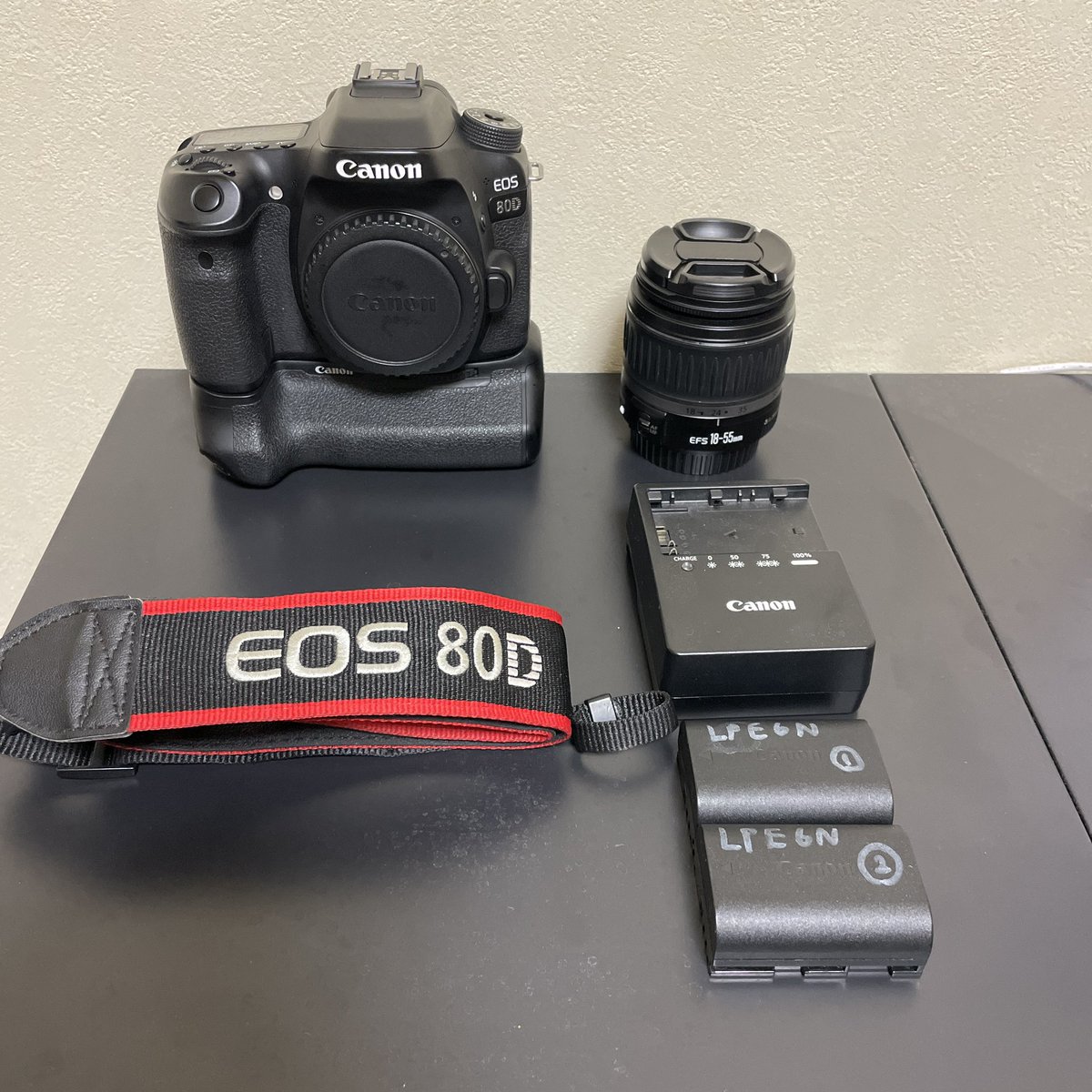 お久しぶりです！突然ですがカメラ売ります！
ちょっと古めのEOS80Dですがご興味がある方はDMください！手渡し希望なので東京か名古屋か大阪ぐらいでしたら行きます！