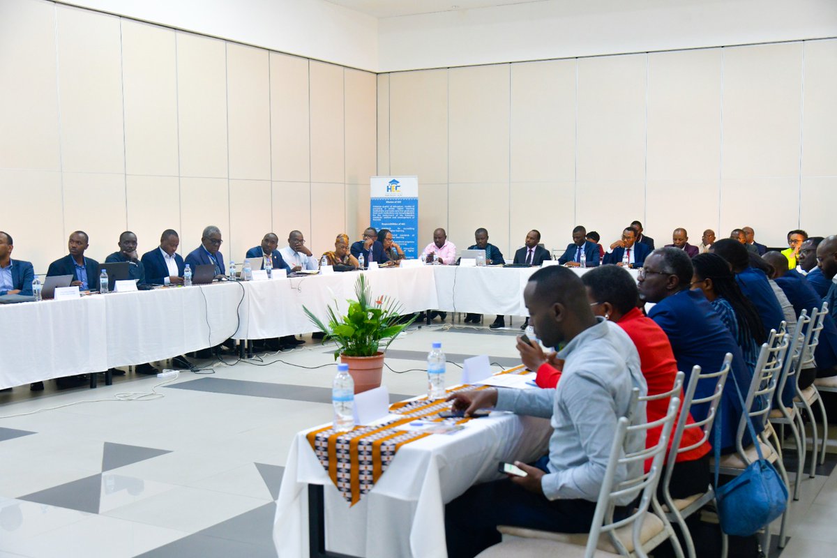 This afternoon, Hon. Gaspard Twagirayezu the Minister of Education, held an open discussion with the Heads of Higher Learning Institutions in Rwanda. The focus of the conversation was on strategies to continuously enhance the quality of education in higher learning institutions.