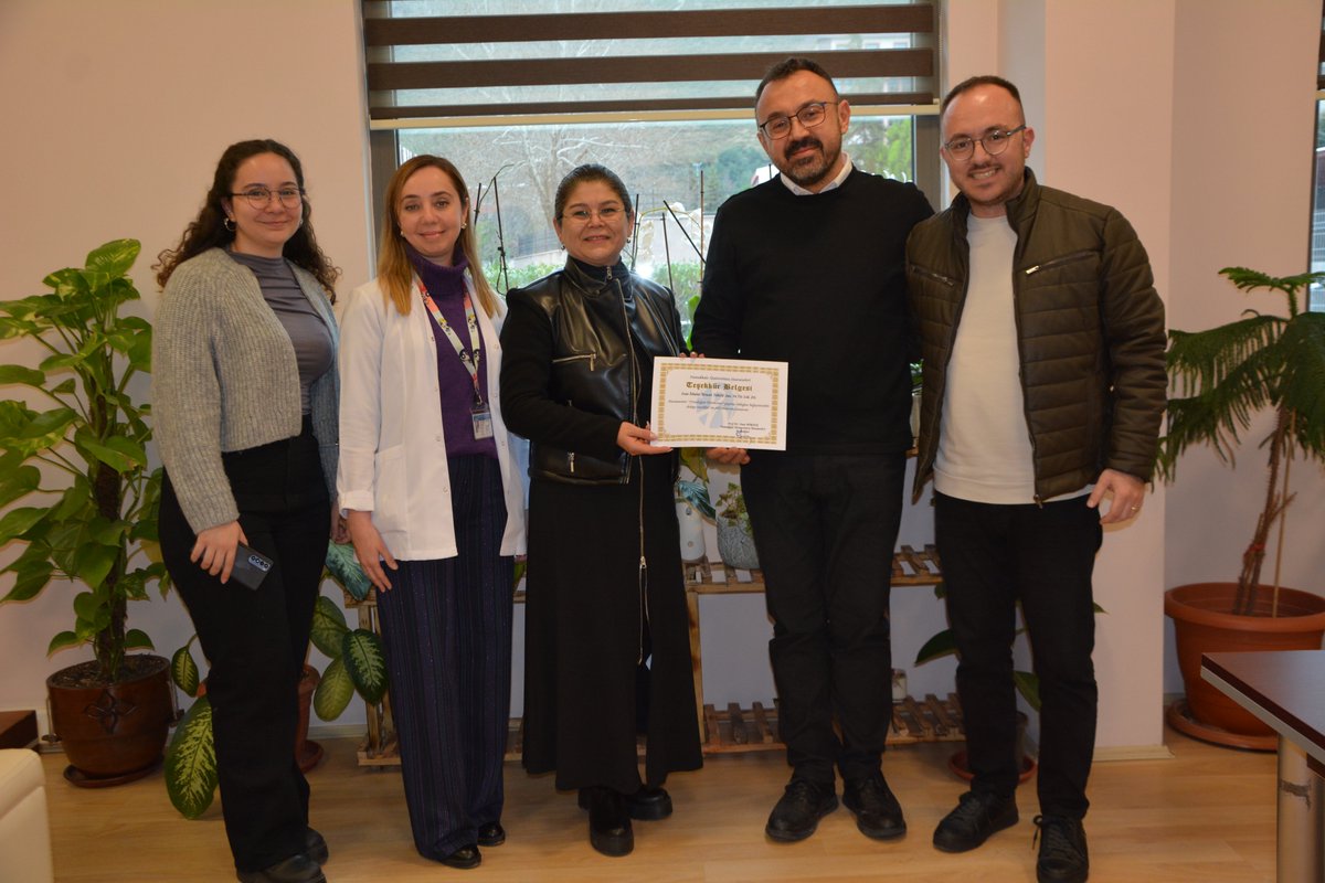 Esas İthalat İhracat Tekstil San. ve Tic. Ltd Şti. Yönetim Kurulu Başkanı Şermin Kocakaplan'a  Pediatri servisi ve yenidoğan yoğun bakım ünitesine bağışladıkları bebek tekstil ürünleri için Başhekimlik Makamında teşekkür belgesi verildi. Emeği geçen herkese teşekkür ediyoruz....