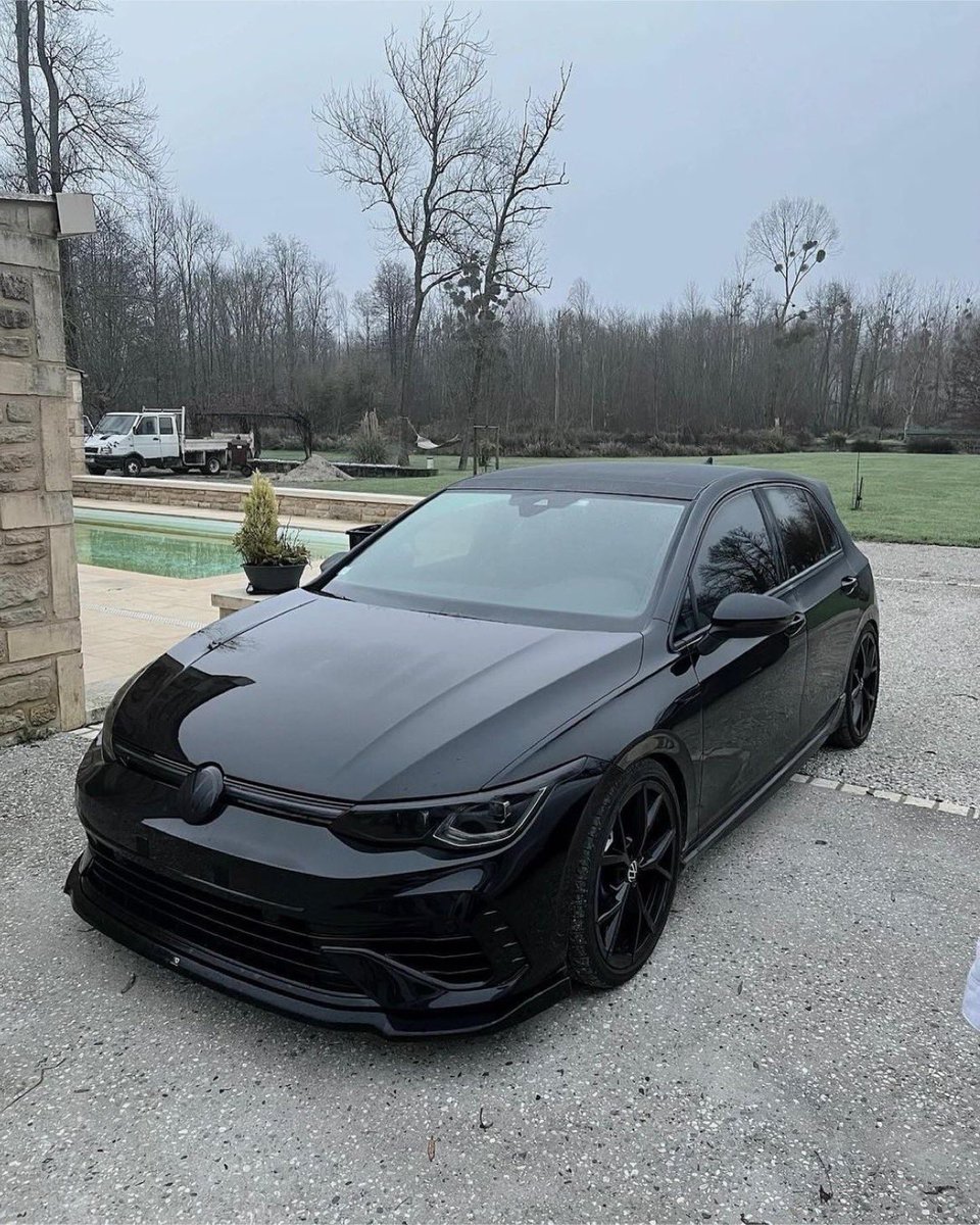 motorforms's tweet photo. BLACK OUT 🎱 https://t.co/qVLHVpwN03