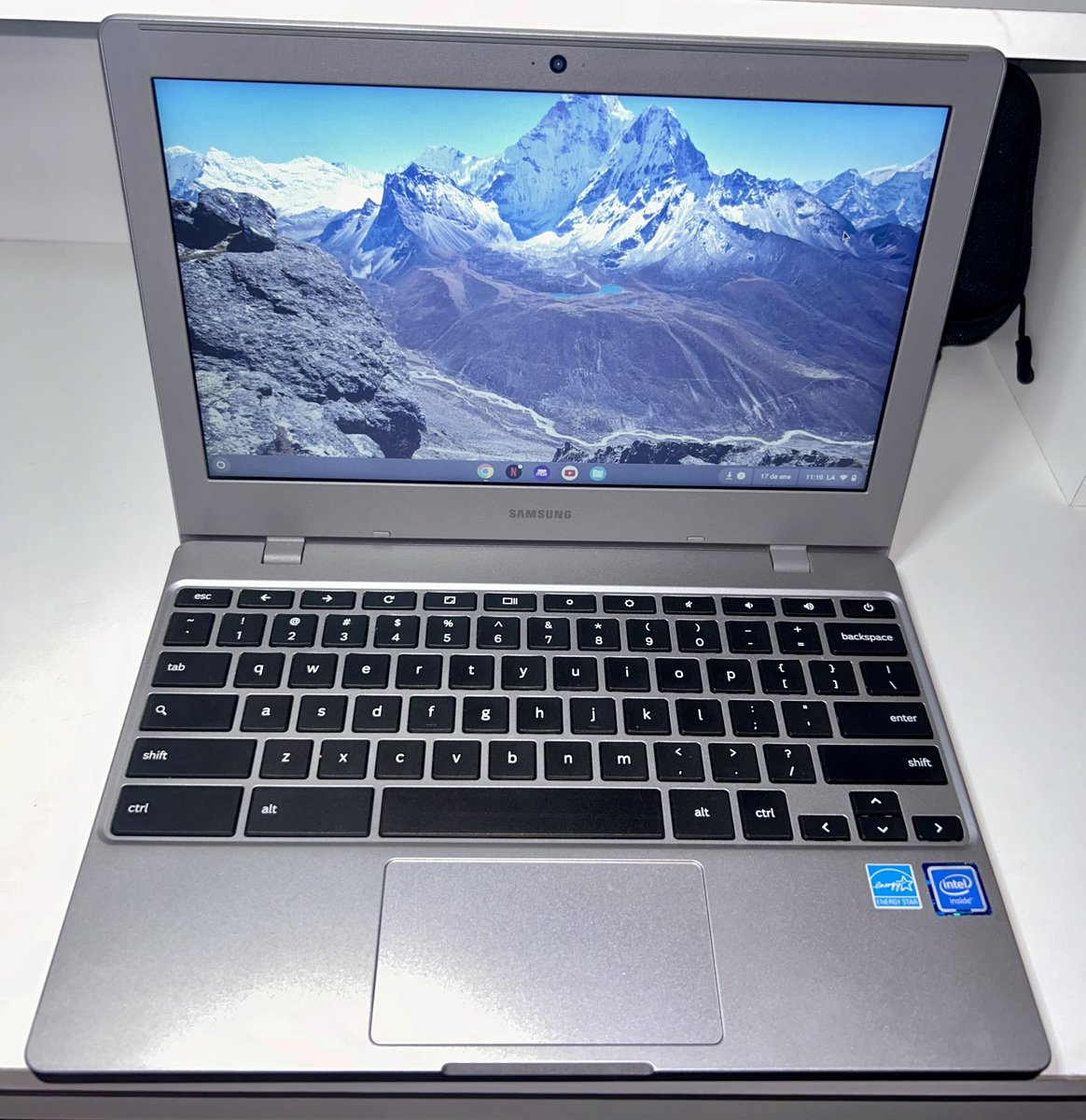 valezarza's tweet photo. Vendo Chromebook Samsung 11.6' 🫶🏻en perfectas condiciones 
Info al: 0981800615
Precio: 1.400.000gs
Incluye cargador original de carga rápida y estuche https://t.co/HtIzkuWDWY