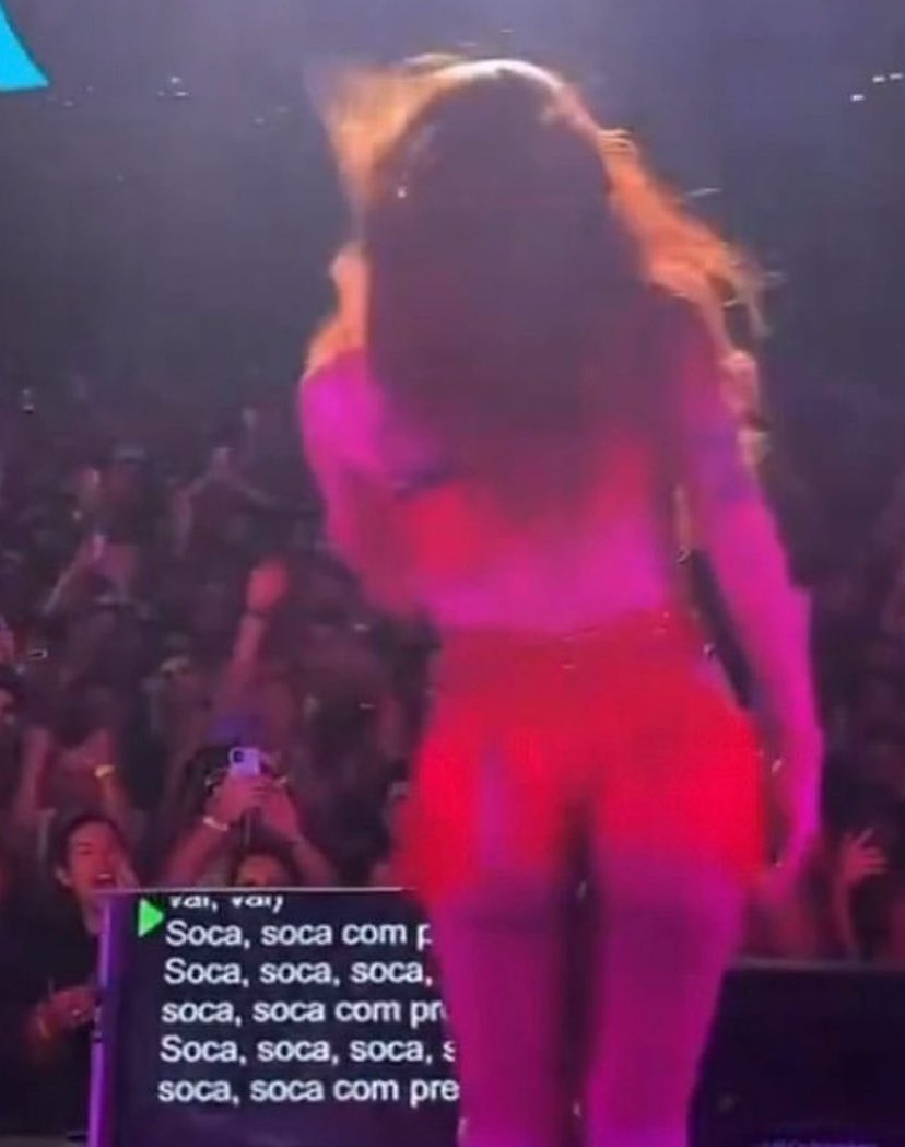 samuka_xto's tweet photo. Vocês já decoraram os hits do carnaval desse ano mores? https://t.co/6sLvFYaPxY