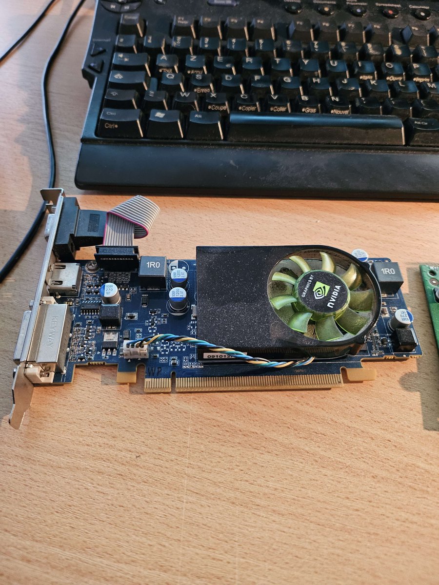 mkubdev's tweet photo. @loftwah NVidia Gefore3 64mb - NVidia gt220 😂 https://t.co/vlSOauWqzY