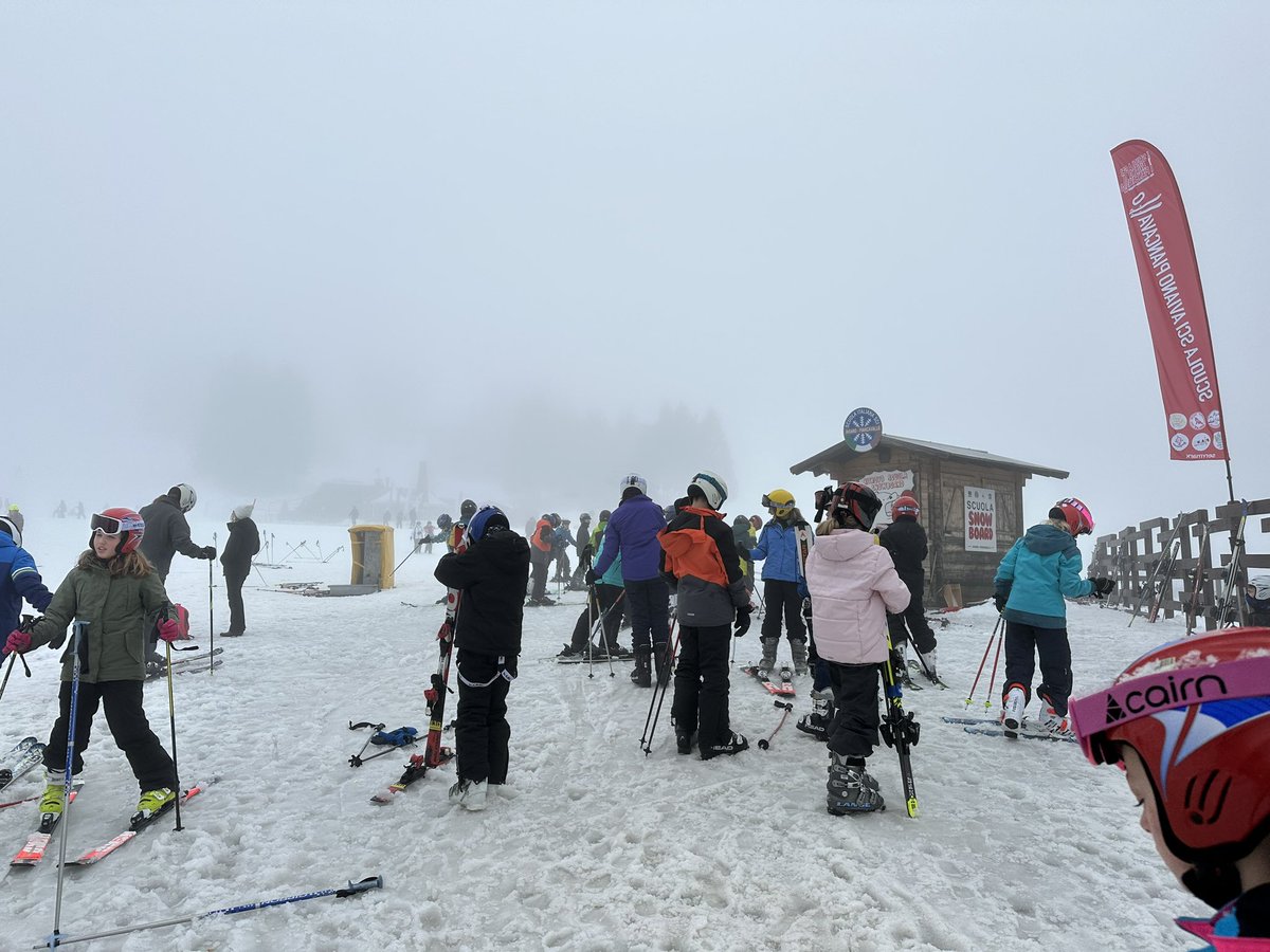 OssiesInItaly's tweet photo. Afternoon session with a fair bit of mist⛷️ https://t.co/ADqDXXUlDj