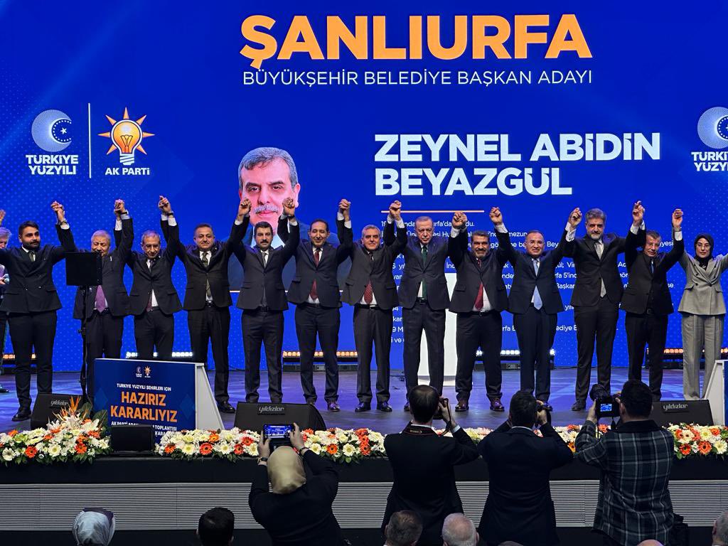 bybekirbozdag's tweet photo. Şanlıurfa Büyükşehir Belediye Başkan Adayımız Zeynel Abidin Beyazgül’ü gönülden tebrik ediyor,başarılar diliyorum.

Yüce Allah’ın takdiri ve Şanlıurfalı hemşehrilerimizin de dua ve desteği ile yeniden Büyükşehir Belediye Başkanı seçildiği takdirde Zeynel Abidin Beyazgül,ahlakı, liyakati ve tecrübesi ile Şanlıurfa’mız için gece gündüz çalışmaya devam edecektir.

Cenâb-ı Hak, zorunu kolaylaştırsın.

Yüce Allah’ın yardımı daima yanında olsun.

Rabbimiz, muvaffak kılsın.

Türkiye Yüzyılı Şanlıurfa’sı için
Hazırız  Kararlıyız

Haydi Bismillah!

Durmak yok yola devam.