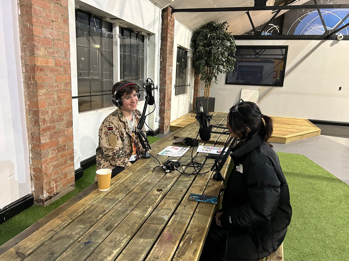 Yesterday evening in Middleton, young people created / hosted their own podcast. They covered lots of topics during the episode, including: - importance of youth work, mental health and coping mechanisms. @LeedsCommFound @LSTENLeeds @TNLComFund