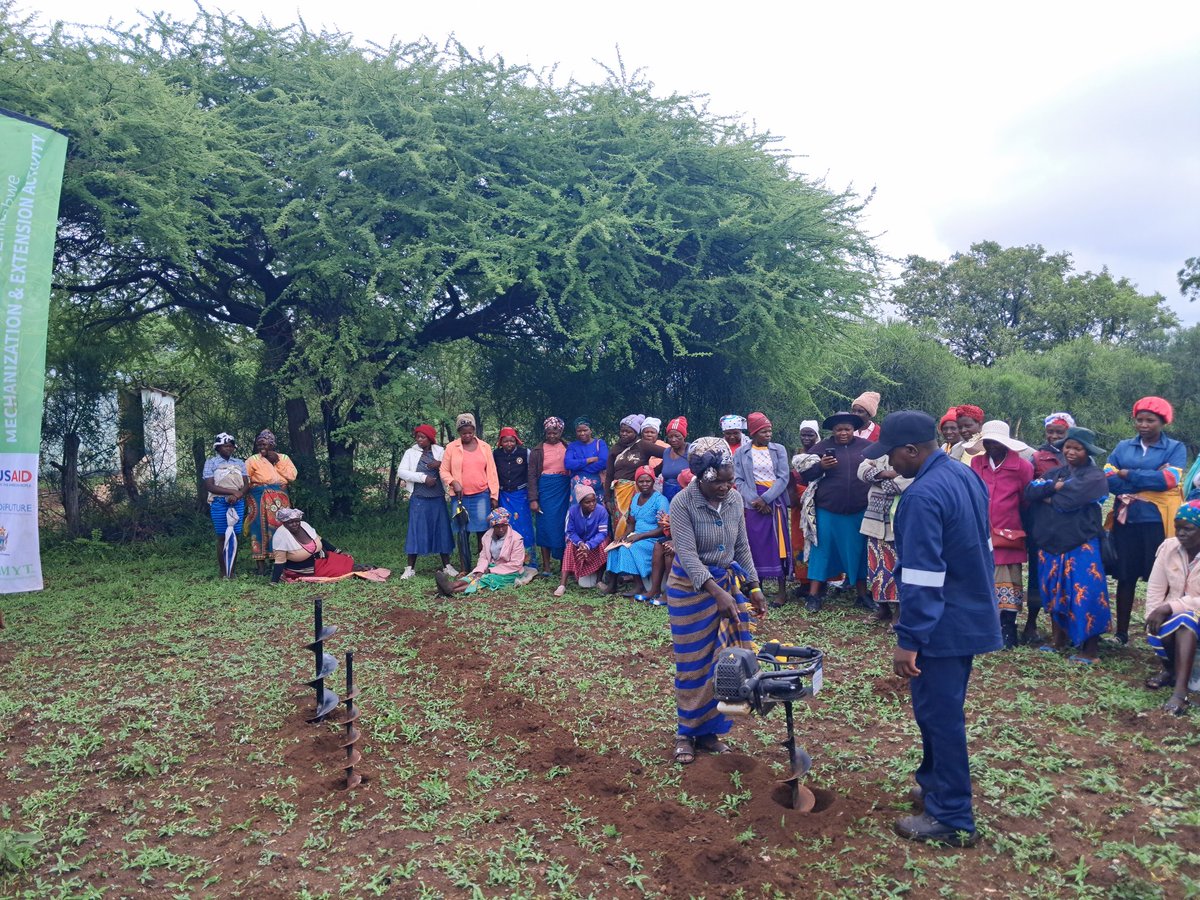 MangeziBrian's tweet photo. @FeedtheFuture Zimbabwe Mechanization and Extension Activity we've paid major attention to the involvement of women in the mechanisation value chain, not just as beneficiaries, but also as controllers or owners of machinery. #womeninagriculture  @CIMMYT @BusyBeeChris @MatinCIMMYT https://t.co/eQtFiMqHjy