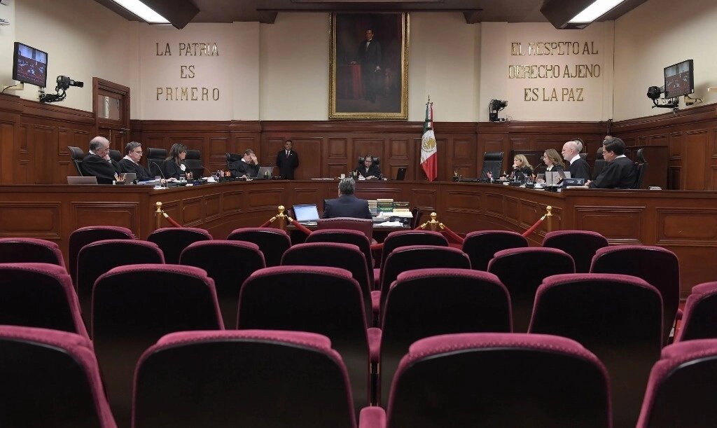 LaJornada's tweet photo. La @SCJN, la más partidizada de la historia: @ArturoZaldivarL
Advirtió que después de la reconfiguración del poder en 2018, "es claro que los #ministros, la mayoría, están votando de una manera #partidista".
https://t.co/wV7jeW3ptx https://t.co/BLNoEhYg1Q