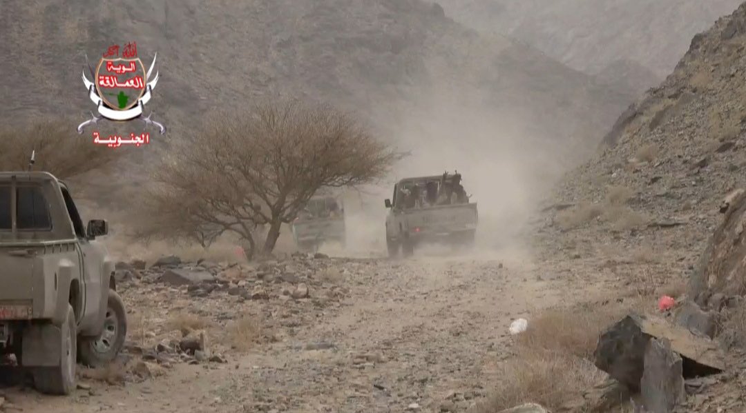 قوات العمالقة الجنوبية تصد هجومًا حوثيًّا، بحدود بيحان البيضاء، وتكبدها خسائر فادحة

تصدت قوات العمالقة الجنوبية لهجوم شنته مليشيا الحوثي الإرهابية على القويم في المنطقة الحدودية بين مديرية بيحان بمحافظة شبوة، ومحافظة البيضاء؛ التي تقع تحت سيطرة الحوثيين.

واستبسل أبطال قوات