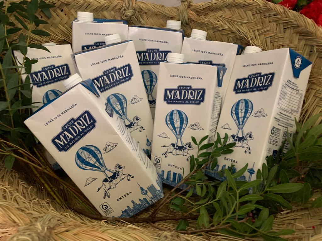 rfeagas's tweet image. 🥛 #LecheMadriz, un proyecto para impulsar al sector en la Comunidad.

🐄 Liderada por familias ganaderas madrileñas, esta nueva marca de #leche es de alta calidad y cuenta con certificación de #BienestarAnimal.

🔗 rfeagas.es/leche-madriz-u…

@RevistaFrisona @ComunidadMadrid