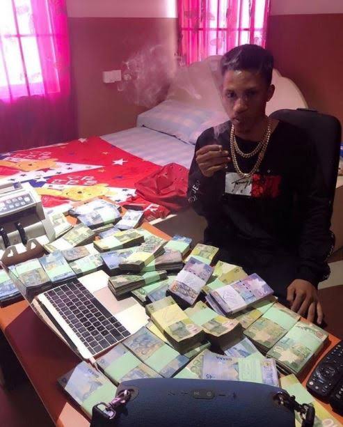 The CRAZY STORY of NIGERIANS. How Nigerian scammers make money using