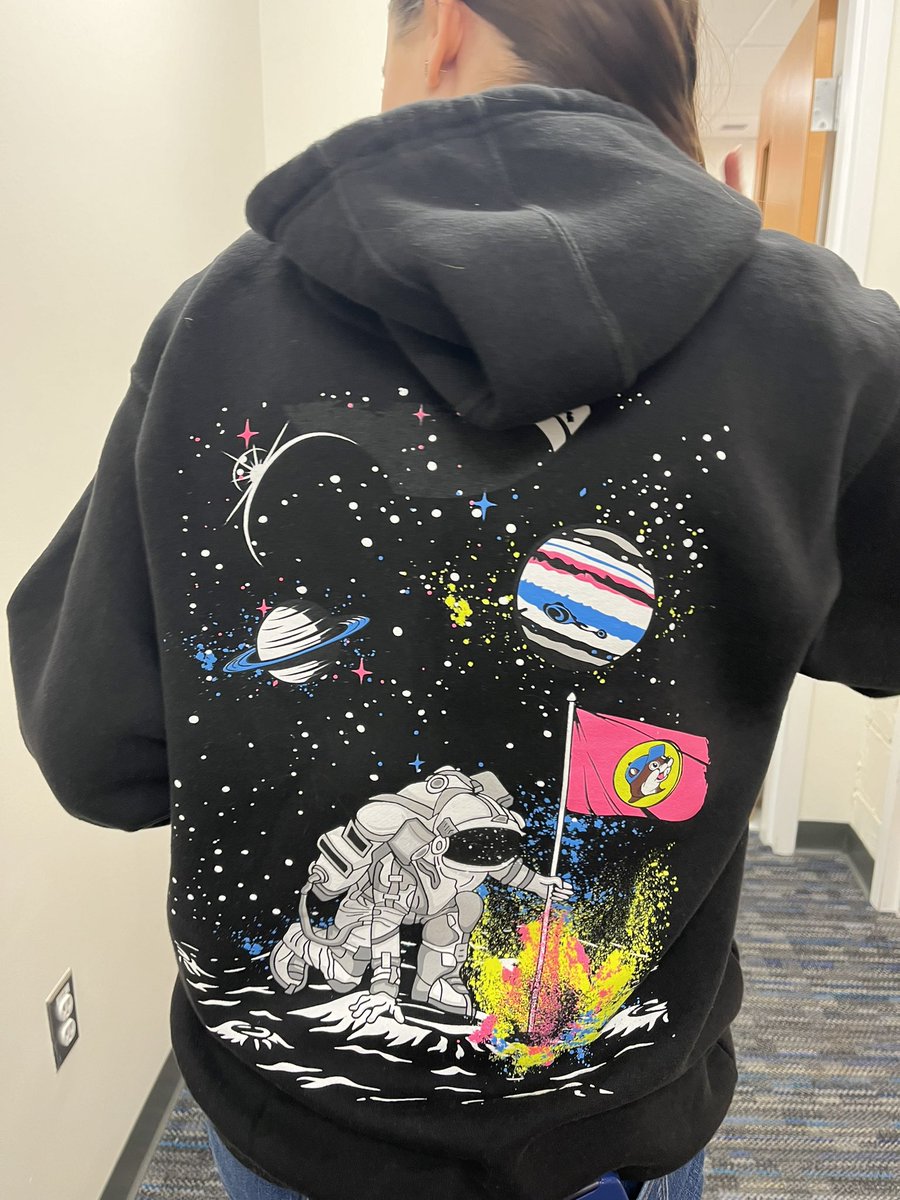 Back to school sweet treat 😝 
Thanks to <a href="/MsStiles_EDU/">Ms. Stiles</a> 
PS: Check out her cool hoodie!