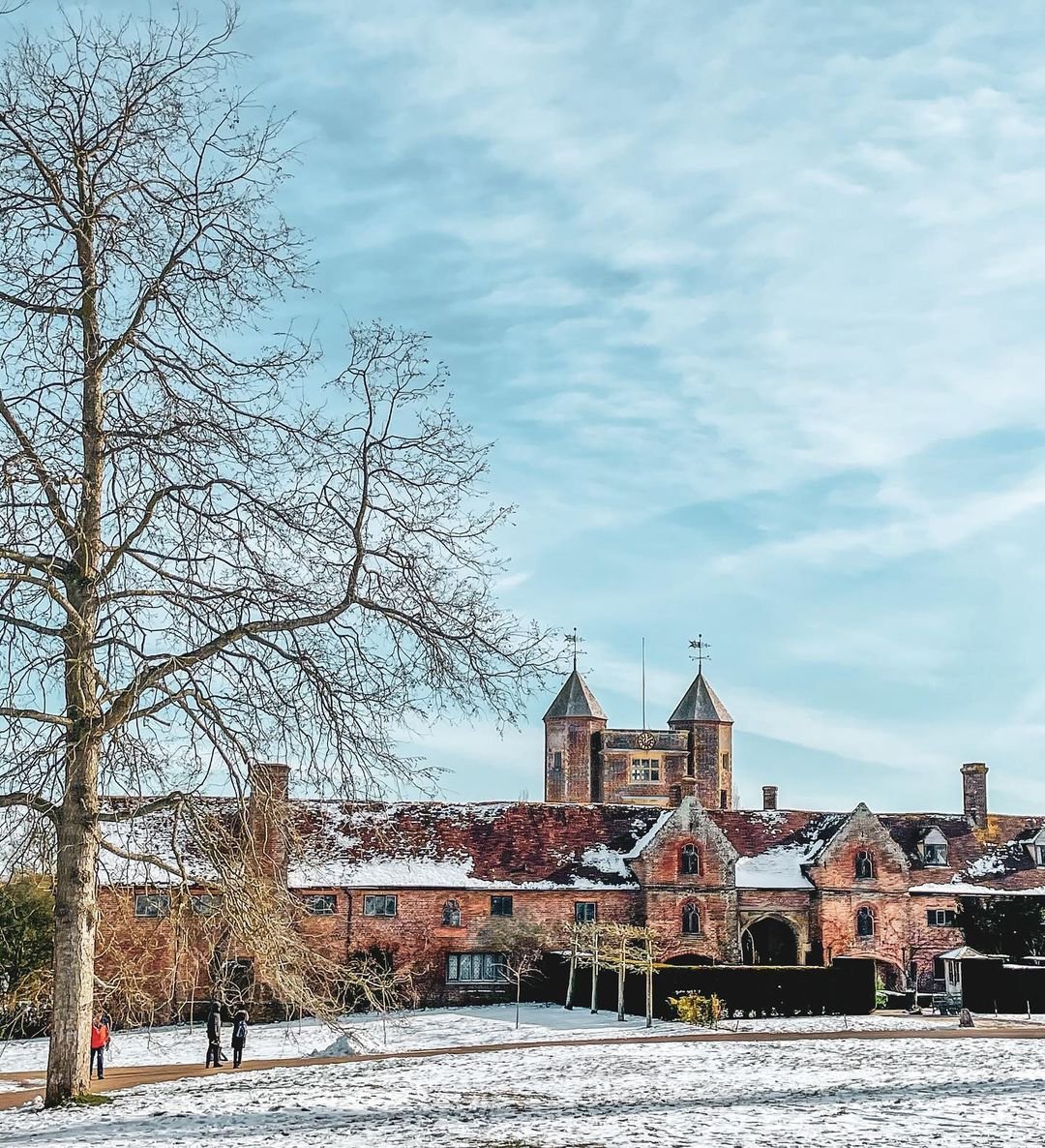 A Kent village has to be one of our favourite things to share with you all, so we've rounded up some of the most Instagrammable villages here in Kent... bit.ly/2YrR2Rq 📍 Sissinghurst 📷 @tillymilnes (Instagram)