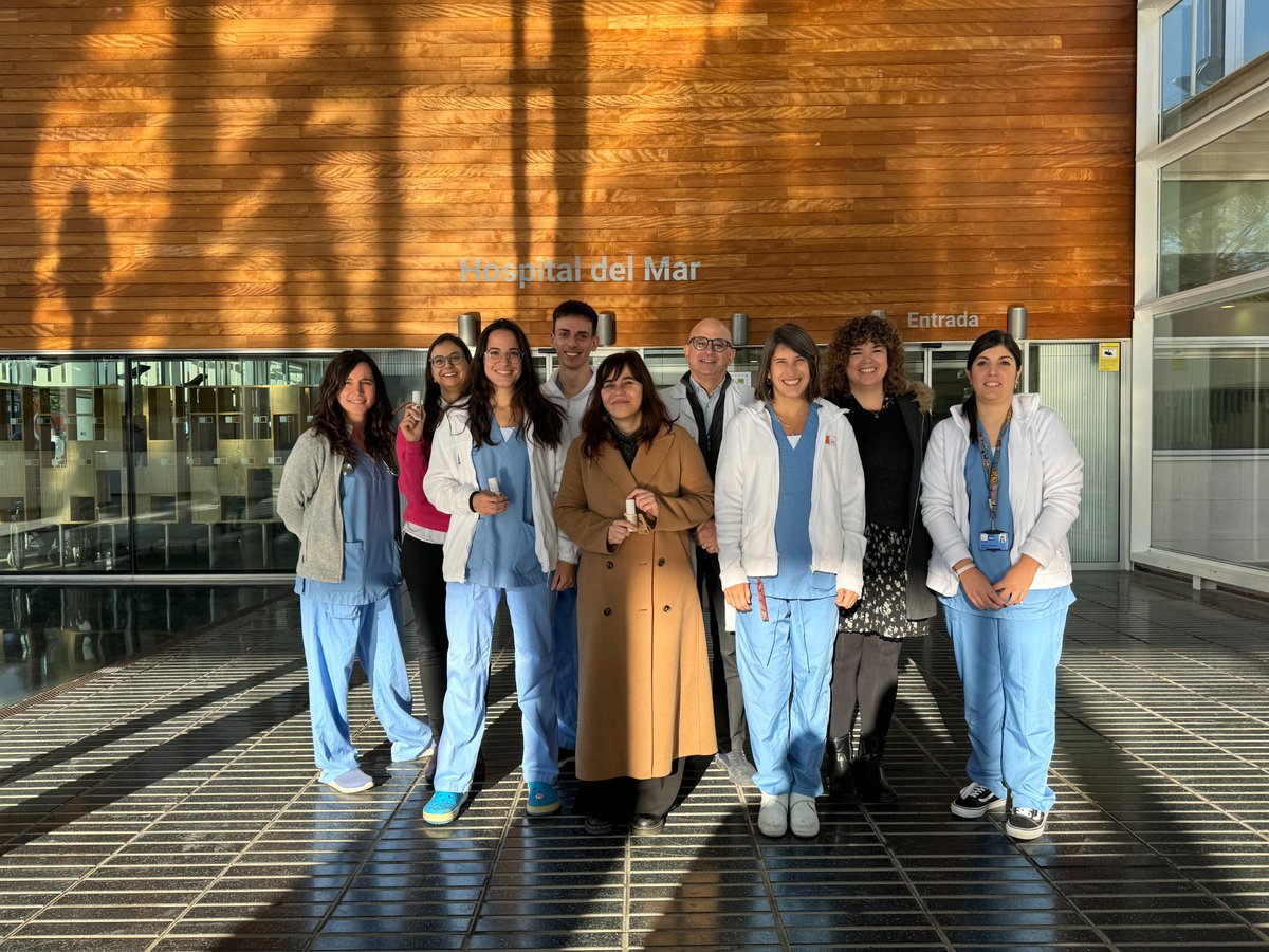 PRUAB's tweet photo. L'empresa #RokaFuradada, ubicada al #PRUAB, col·labora amb l'@hospitaldelmar per humanitzar les Unitats de Cures Intensives.

🌞Ha donat un lot de la seva crema protectora destinada als pacients de l'UCI que realitzen sortides terapèutiques al mar.

🔗https://t.co/OkWrKm91lO https://t.co/FSNIN9FFtp