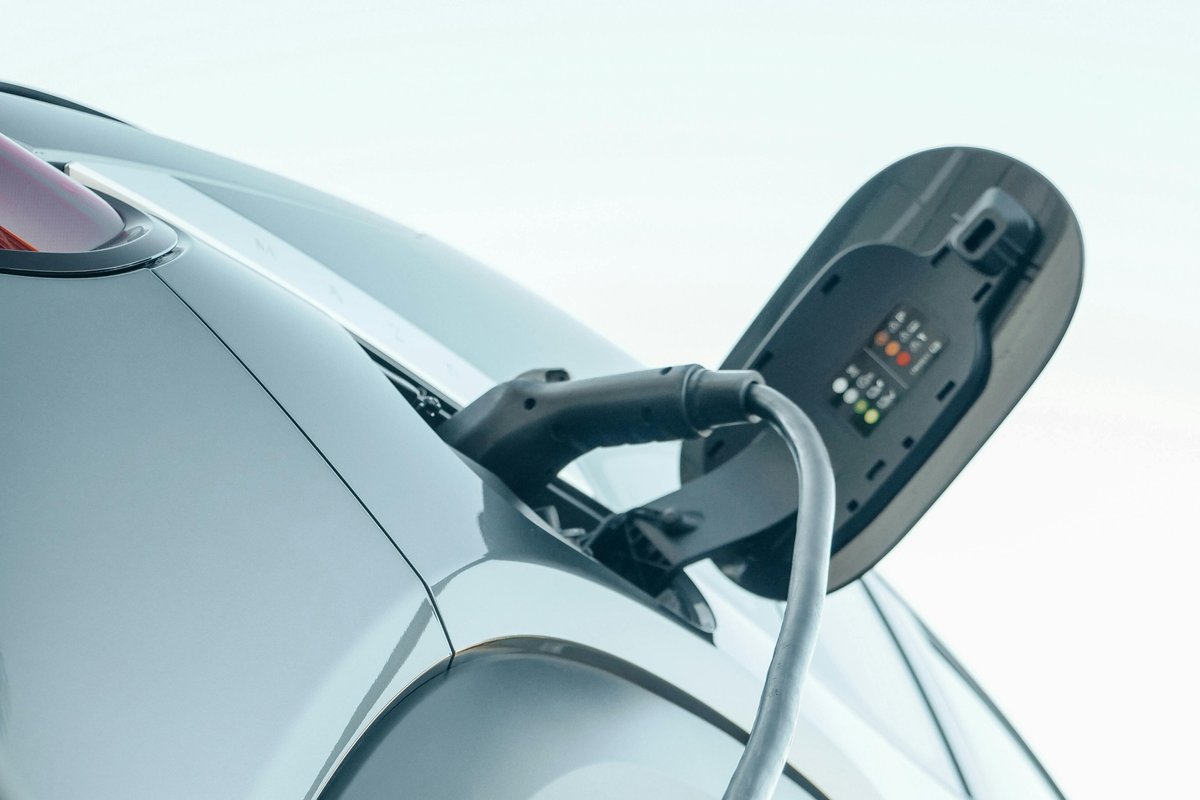 axxi_be's tweet photo. Fiscus verduidelijkt praktische aspecten belastingvermindering voor laadpalen elektrische auto's

Lees verder: https://t.co/jesvgDLOBk

#elektrischrijden #laadpalen #mobiliteit #ondernemen https://t.co/E7nGN9hyzY