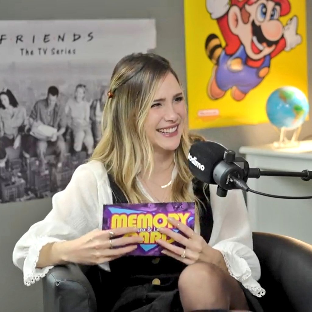 Elissa_Lawliet's tweet image. Qué bonito episodio de #MemoryCard, yo me identifico con Luzu pq jugábamos fut niños y niñas pero en la calle, gritando AUTO cada que venía uno 😂

Lanita sacando un episodio 2x1 fue tan gracioso, y ya tenemos próximo tema 👀

Gracias Luzu y Lana, me hace muy feliz el podcast &amp;lt;3