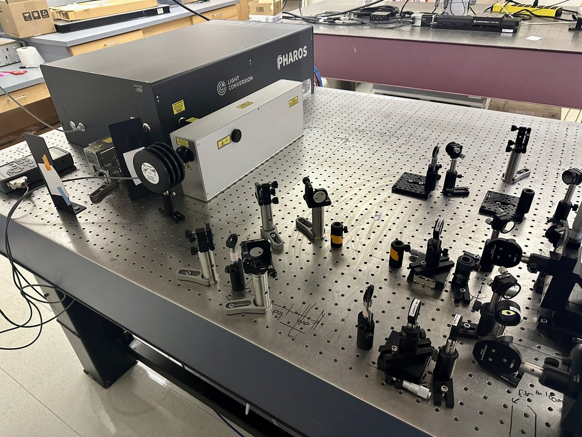 The new year brought us a new laser to play with! Looking forward to all the exciting measurements with this one 💡🧪⚡️