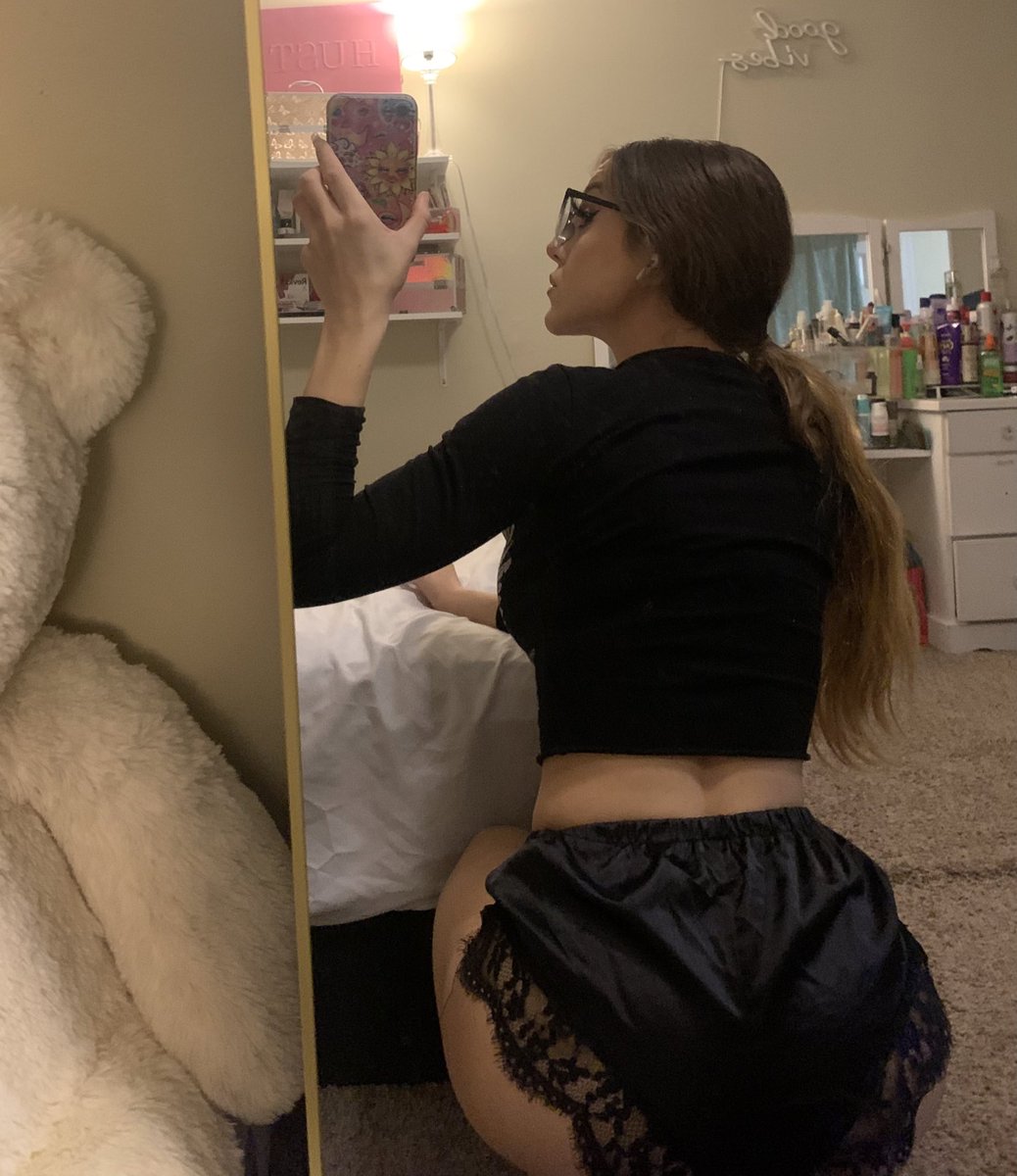 kaayleee8's tweet photo. New posts 🤪 on my main page only! 
https://t.co/W59QMTaJi4 https://t.co/V1FNYAY7wD