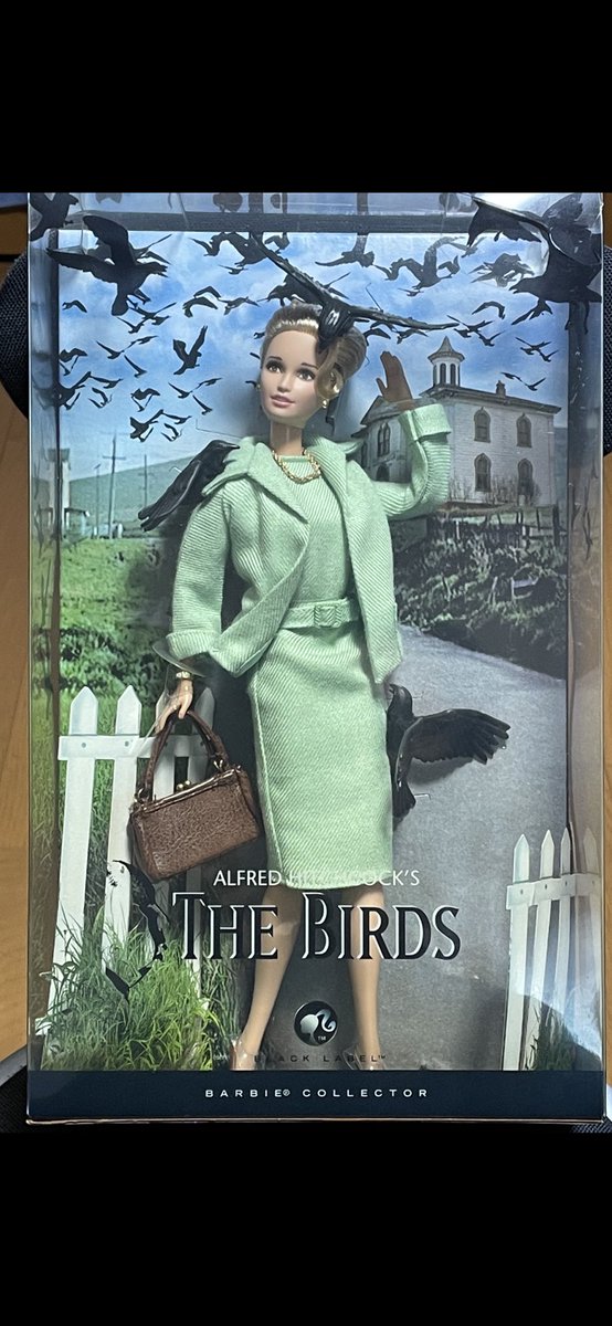 yoiinago417's tweet image. 明日はティッピ・ヘドレン誕生日なので、私の宝物で何度かお見せしているバービー版｢The Birds｣をもってお祝いしたいと思います｡｢鳥｣のカラス&amp;amp;カモメ攻撃はフェイクですが､ガチ野生の猛獣を俳優と絡ませる狂った映画｢ロアーズ｣では本当にライオンに噛まれて(38針)大変だったそうです｡