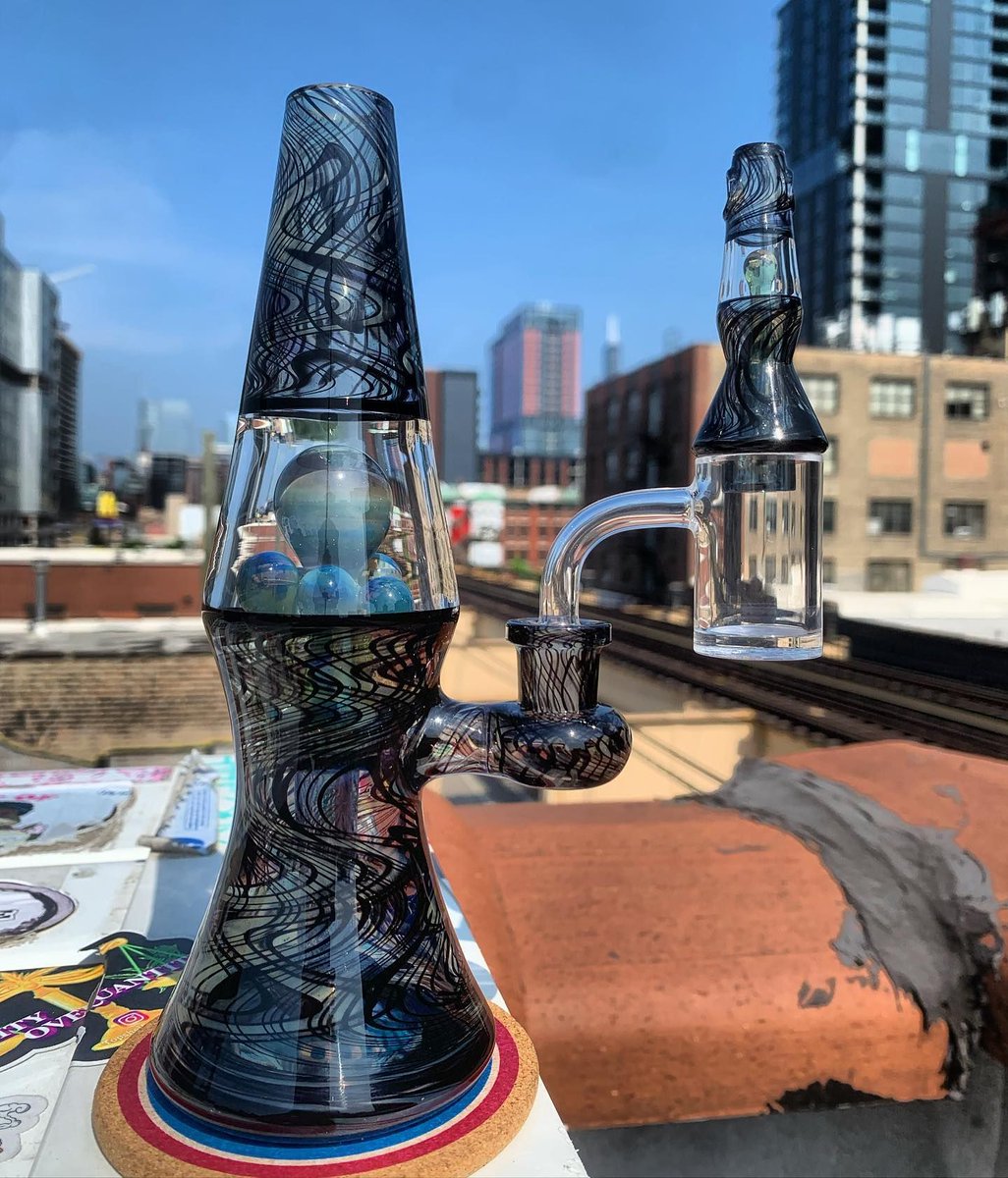 xfadeorg's tweet photo. Artist:  @madegallery
・・・
10mm Potion Wonderlamp with matching carb cap pendant by @bluegrassglass.  Please DM if you’re interested in this gorgeous set. https://t.co/w68S1a1uNx