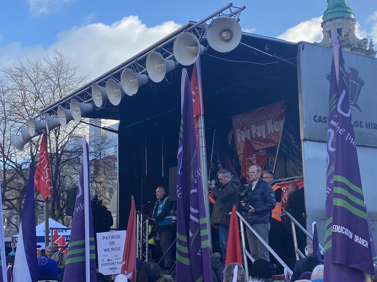 Irish National Teacher’s Organisation <a href="/INTO_NI/">INTO-NI</a> Northern Secretary Mark McTaggart: 

“Jeffrey Donaldson has spent nearly two years refusing to let the Executive sit over the Irish Sea border, but is more than happy to have a sea border for pay for public sector workers”.