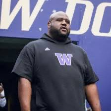 Whitlockfamof5's tweet photo. Folks down in the SEC better get to know the name Courtney Morgan. He was once Washington’s GM and now he followed new coach Kalen DeBoer to Tuscaloosa. He is a real go getter and a huge piece to keep dominating the recruiting trail @SSN_Alabama @BOL_On3 @ThomBrennaman51 #tide https://t.co/CHQRUi4eId