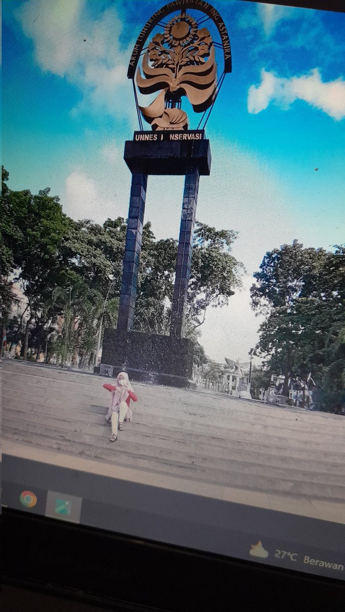nazeenius_'s tweet photo. Buka laptop nemu foto ini. Dulu waktu ikut kakak UTBK, sempet sempetin foto disini soalnya bagus wkwk
Manifesting 2024 foto disini pake almet kuningnya soalnya udh jd mahasiswa 🫶🫶🫶 aamiin... https://t.co/CPxGdMoWi1