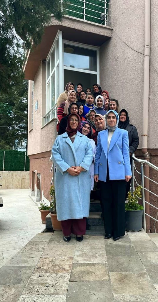 Vali Yardımcımız Sayın Betül Büyükkılıç Uluslararası Kadın Kültür Evini ziyaret ederek yürütülen çalışmalar hakkında bilgi aldı.
<a href="/kubrayigitbasi/">Doç. Dr. Kübra Güran Yiğitbaşı</a> 
<a href="/AfyonValiligi/">T.C. Afyonkarahisar Valiliği</a> 
<a href="/DernegiSahra/">Sahra Derneği</a>