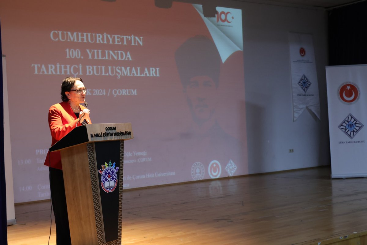 ttkgovtr's tweet photo. Çorum Valisi Doç Dr. Zülkif Dağlı'nın katılımıyla üçüncüsünü Çorum’da gerçekleştirdiğimiz “Cumhuriyet’in 100. Yılında Tarihçi Buluşmaları”nda, Millî Eğitim Bakanlığı bünyesinde görev yapan tarih öğretmenleri tarihçi akademisyenlerle bir araya geldiler. https://t.co/POi0rm1a1L
