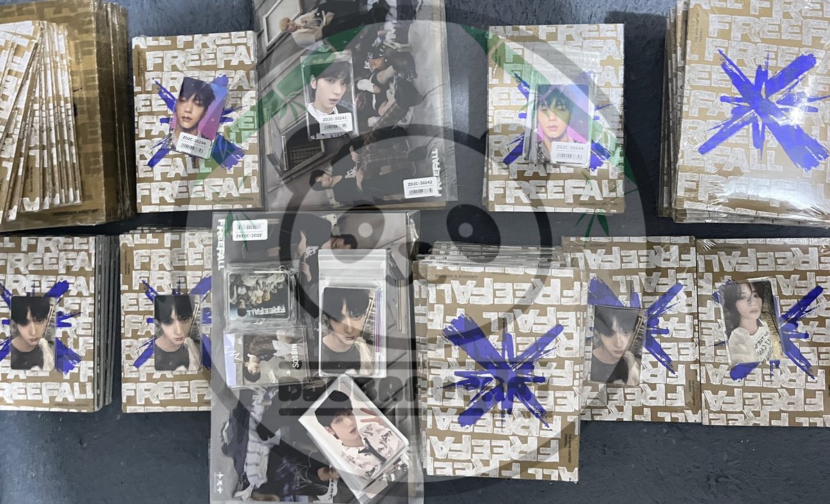 DDPupdate's tweet image. #DDPupdates | #DDPnotice 🐼

— will continue sorting out tom for jpn items di ko natapos kanina may isa pang box na need ko i-unbox

— tomorrow ko na lang din send yung TNs &amp;amp; LSF notice for the remaining kr items na napick up kanina 

thank you ~