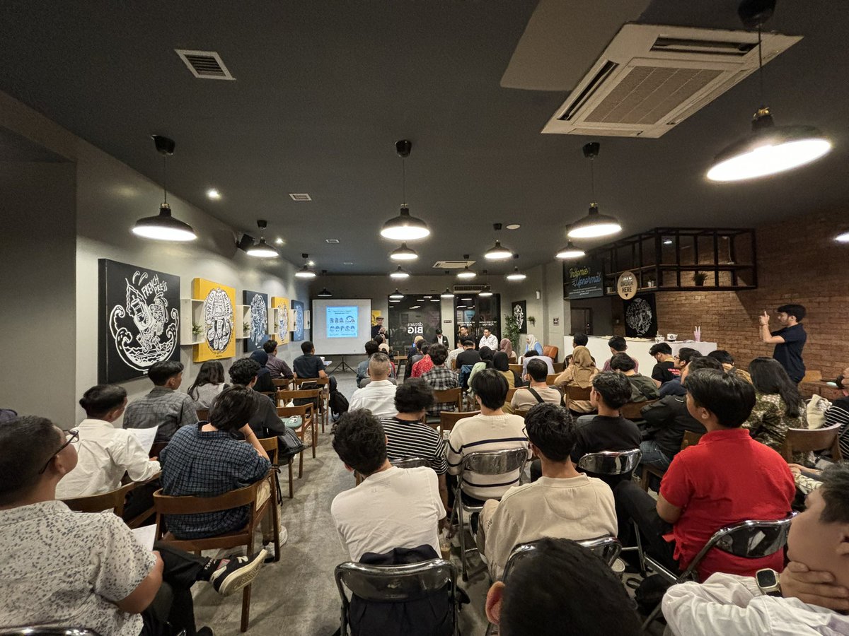 namasayamelki's tweet photo. Saya (Melki, Ketua BEM UI Nonaktif), Gielbran (Ketua BEM UGM), Haikal (Ketua BEM Unpad), dan Afiq (Ketua BEM Paramadina) memutuskan untuk membentuk Forum Anomali. 

Forum ini kami buat untuk sebarkan kesadaran merawat demokrasi. 16 Januari 2024 lalu kami launching di Jakarta. 🌽 https://t.co/ZAQhHEdaXA