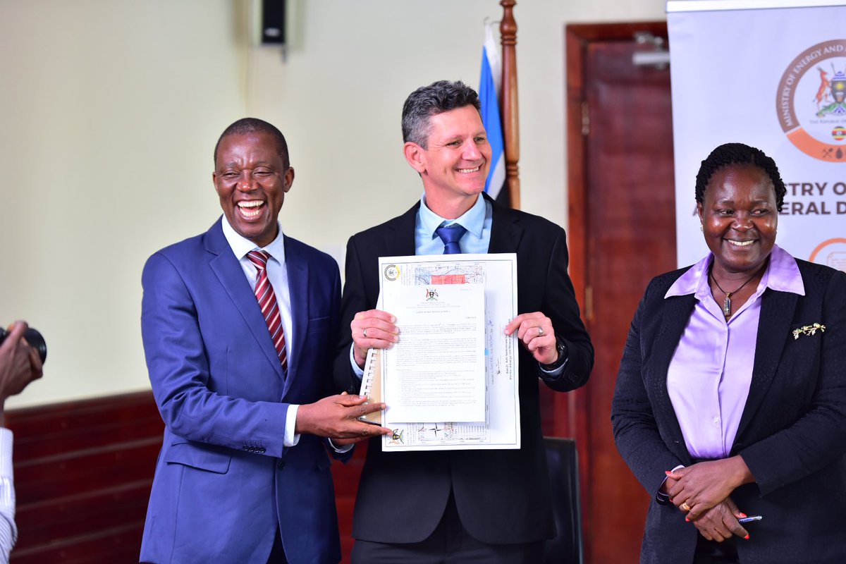 DebiNaitingale's tweet photo. Congratulations @RRM_Ug https://t.co/XgTTjD8Lo8