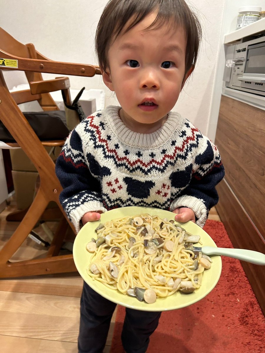 mami_kitagawa's tweet photo. うちのチビちゃんはこんなに大きくなりました☺️
昨日は一歳半検診。待ち時間、うちの子だけオムツ1枚で爆速で走り回ってて、色んな所で捕獲されていた😇
走るのが何より好きな子なので、ママは運動不足とは無縁の毎日です🥲
これからますます追いかけるのが大変‼️筋トレせな〜💪 https://t.co/d3kandRiLg