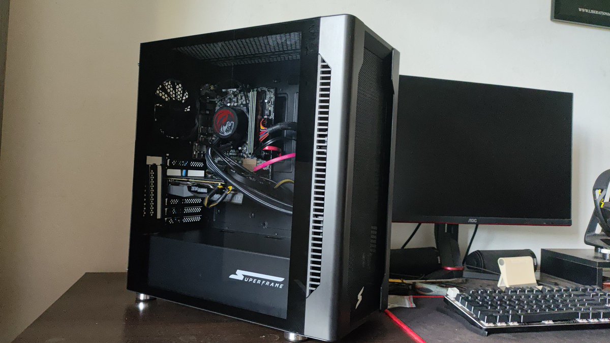 Um homem fazendo o upgrade do PC não quer guerra com ninguém