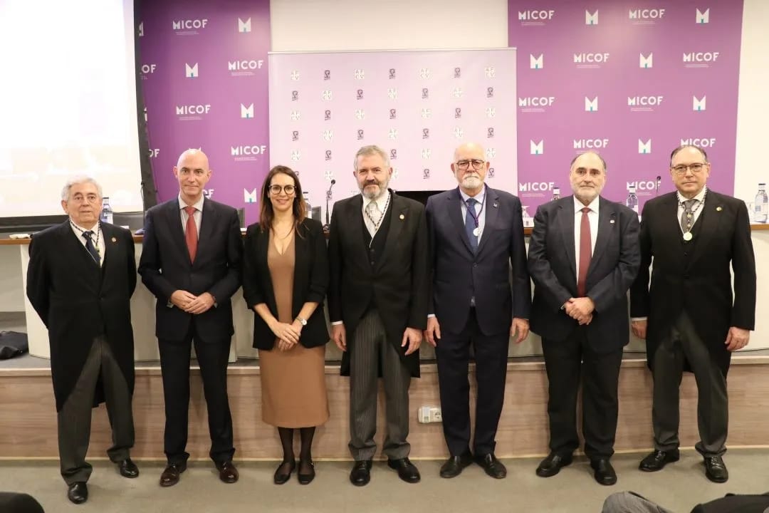 AjuntamentVLC's tweet photo. 🔶El concejal de #Sanidad ha asistido junto al presidente del @micofvlc a la inauguración del Curso 2024 de la Academia de Farmacia de la Comunitat Valenciana #AFCV, en el marco de colaboración y asesoramiento con la Academia por la promoción de la salud. https://t.co/x1X5XPHnef