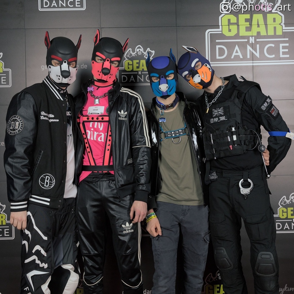 Four woofs for the price of one 🐾

#pupplay #puppygay #puppyplayfetish #humanpuppypic #puphood #puphoods
