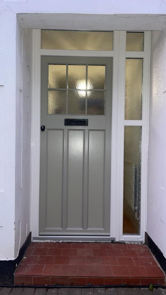 PPGlass1's tweet photo. This new front door from The English Door company has transformed the entrance to our customer’s home in Thames Ditton.

The new door is finished in Olive Grey, complemented with Black Wrought Iron hardware and ‘Minster’ obscured glass.

#beforeandafter #frontdoor #pandpglass https://t.co/ll8qc3CBW1