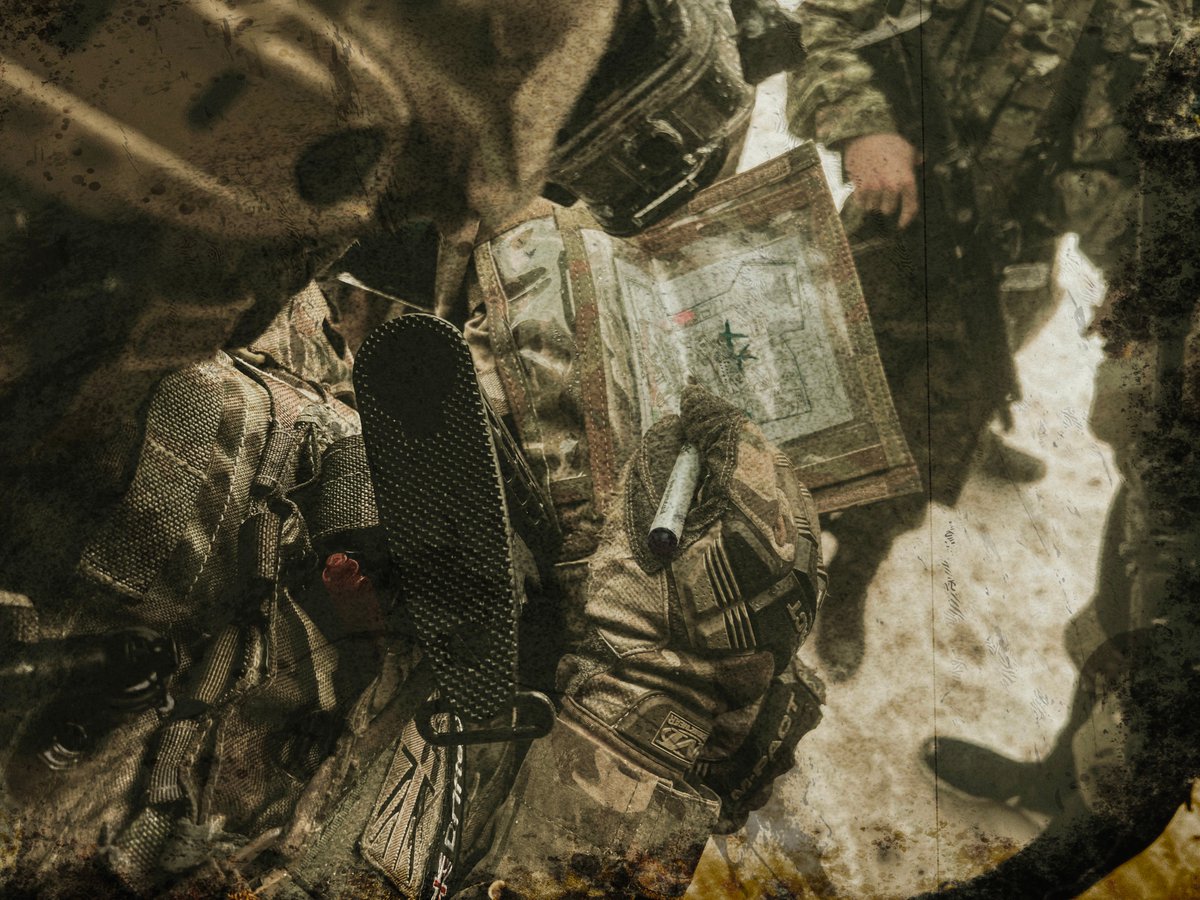Dr1fterX's tweet photo. "Planning the next move"
This overhead shot of us planning our next move goes hard ๐ฅ
#airsoft #airsoftuk #airsoftnation #airsoftphoto #milsim #milsimairsoft #battlesim #airsofter #airsoftgear https://t.co/8dFwNYaEg5