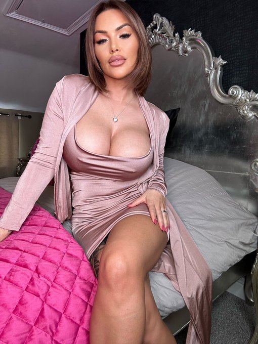 London January 22nd 🩷 https://t.co/35xeEzlZSk<a href="/tag/linkinbio"class="tags"><span>#linkinbio</span></a><a href="/tag/videoonmypage"class="tags"><span>#videoonmypage</span></a>