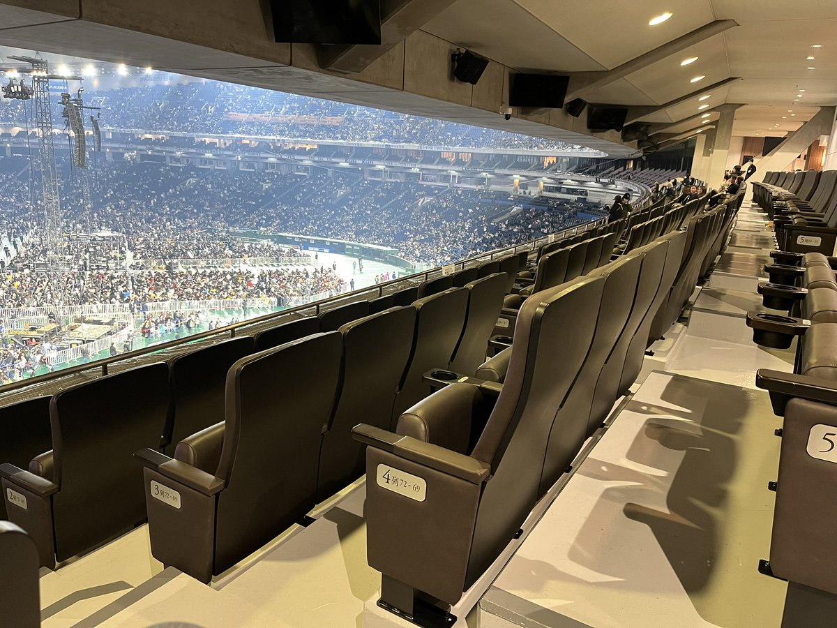 shian119's tweet photo. この撮影時点では、規制退場でバルコニー席はまだ呼ばれていないんだけどなぁ…😥

#BrunoMars #東京ドーム #来日 https://t.co/dragY6SgYa