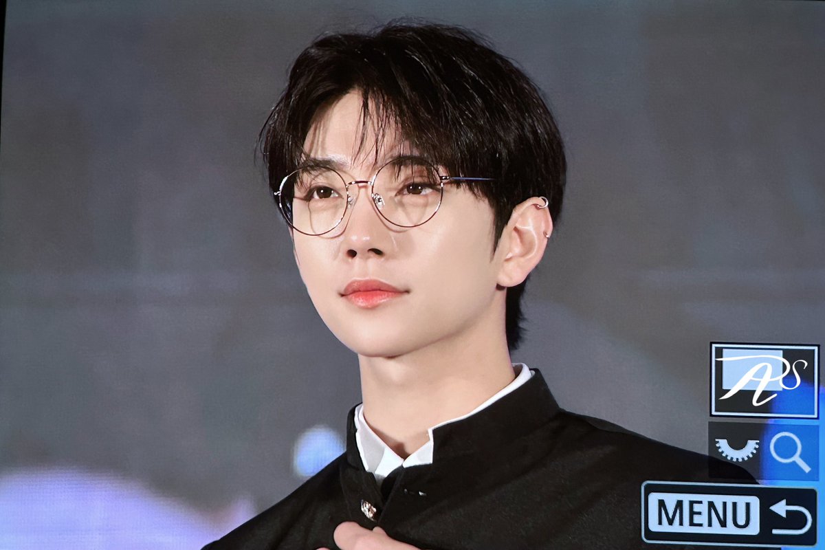 joshu_AS's tweet photo. 240118 Yizhiyu

👓

#세븐틴 #SEVENTEEN
 #JOSHUA #조슈아 #ジョシュア https://t.co/ceglxenxzQ