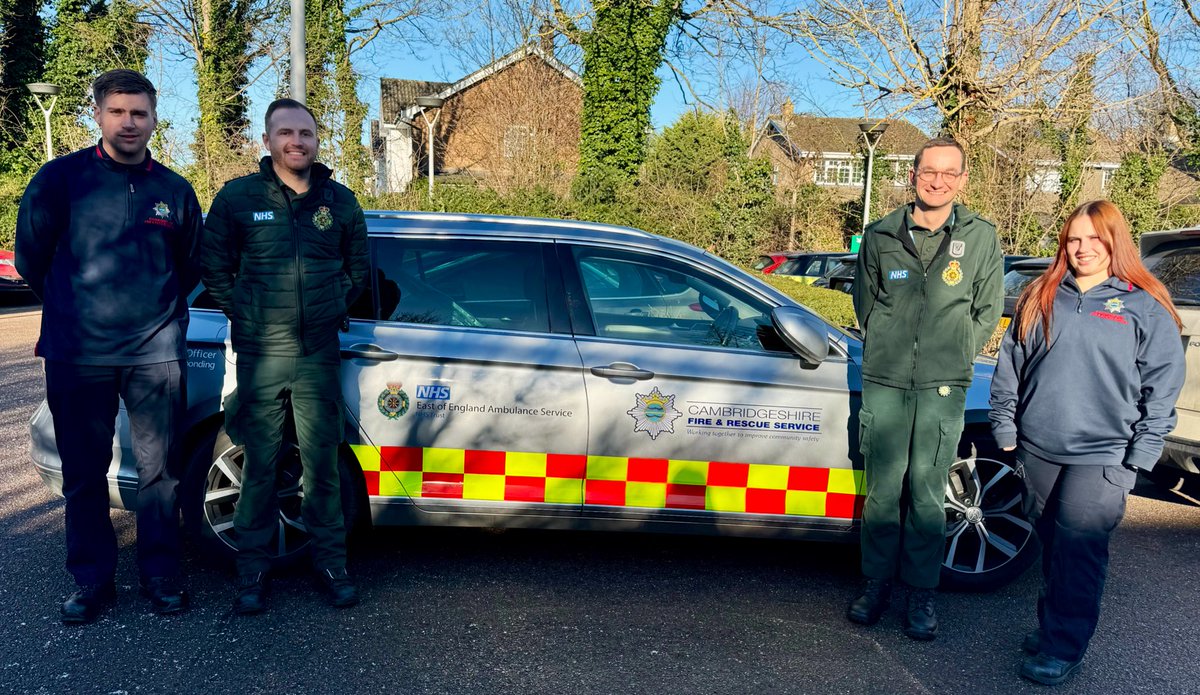 Out and about in Cambridgeshire today with the Community Wellbeing Officer team, great partnership work between @EastEnglandAmb and @cambsfrs to look after our communities 🚑 🚒