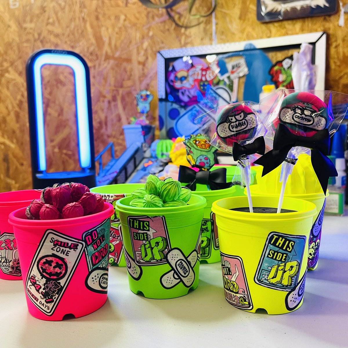 FrankenCustom's tweet image. 見てくれてありがとうございました🧟‍♂️
いい感じで試作出来たー👀
何だかんだ4時間オーバー😭
いいの出来た👍

#多肉植物 #다육식물  #succulent  #plants  #echeveria  #リメ鉢  #franken_custom   #custom #BANSOCO #ばんそーこー