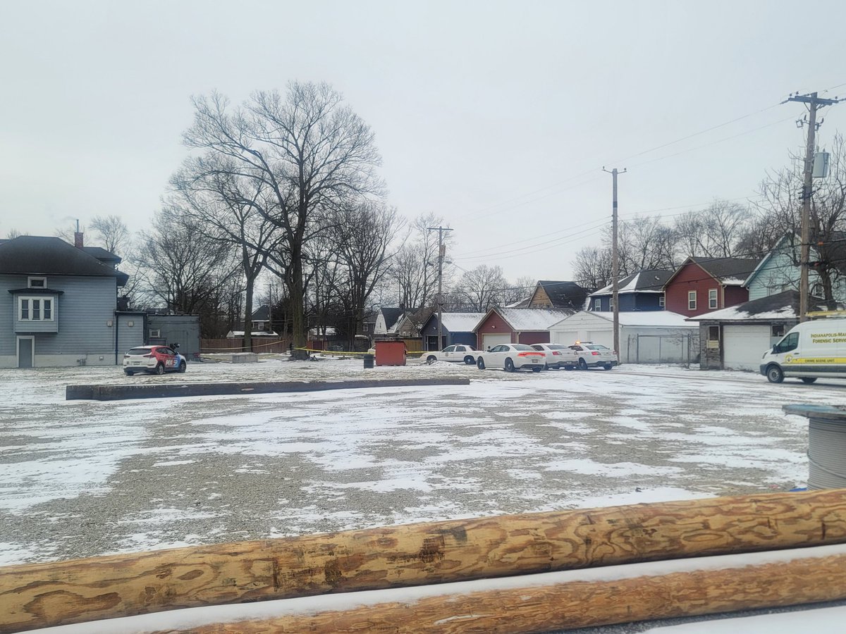 charlesharriso5's tweet photo. Indy we're in a struggle to end the senseless violence in our city that never seems to end. There have been 40 people shot, 6 people stabbed, with 13 people killed in the first 18 days of 2024. Today's homicide was the second killing in Crown Hill in 2024. Not good! https://t.co/KUd9ZrPNEH