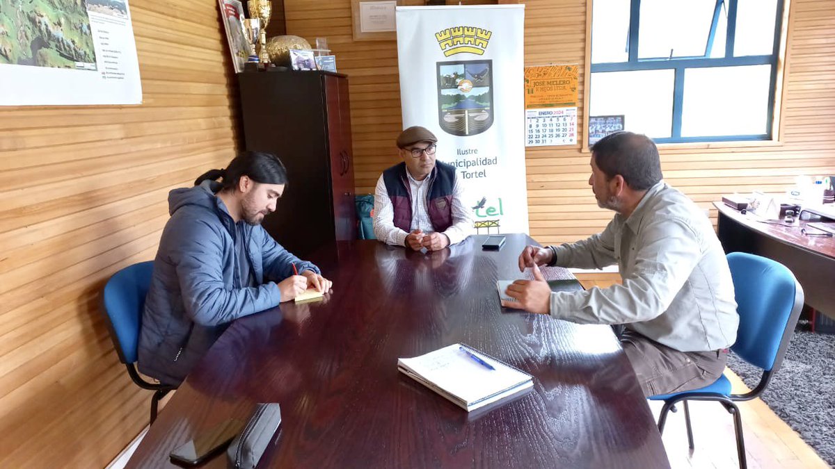 INFOR_Patagonia's tweet photo. Profesionales de @INFOR_Patagonia en terreno en #CaletaTortel, #Cochrane y #VillaO'Higgins  
Instancias de trabajo del Programa #FNDR Silvícola Capitán Prat junto a productores/as de leña, artesanos y autoridades para conjuntamente fomentar el desarrollo forestal en #Aysén https://t.co/54x5eXu0wW
