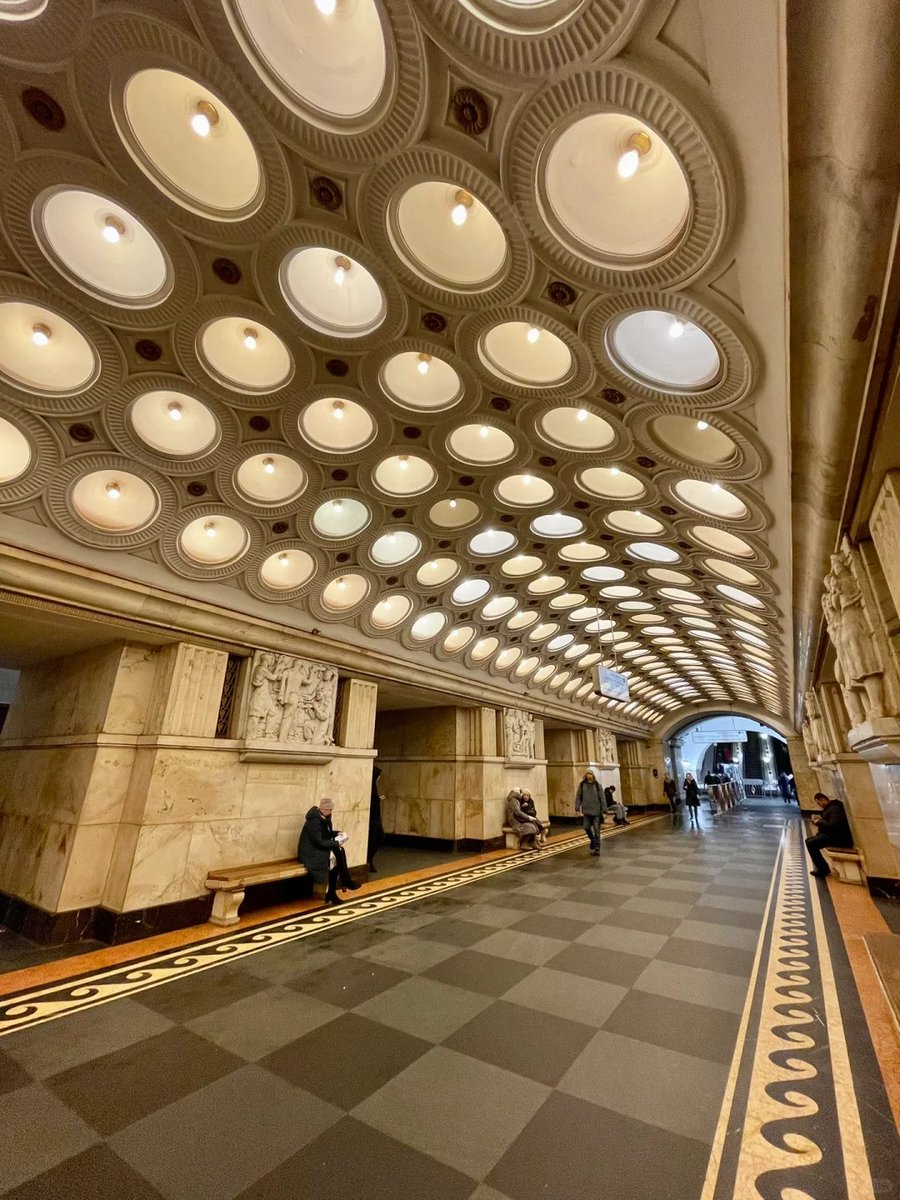 I am delighted with the beauty of the metrorail station.....😮😍