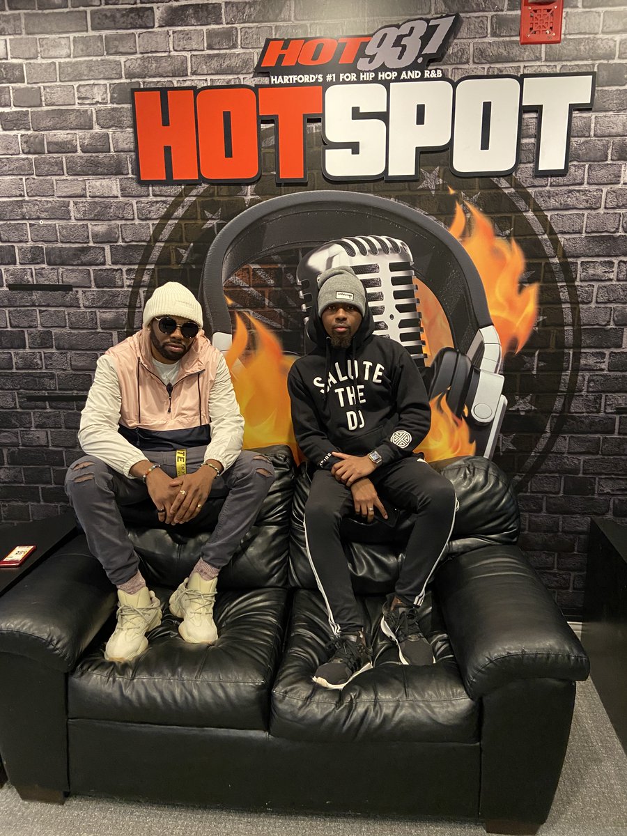 hot937's tweet image. 🎙️ Tune in to #SpookyHours on them airwaves with @FreeDJMeechie till 2am 🌙✨ Lots of new music tonight tap in! 🔮🎶 #Hot937
