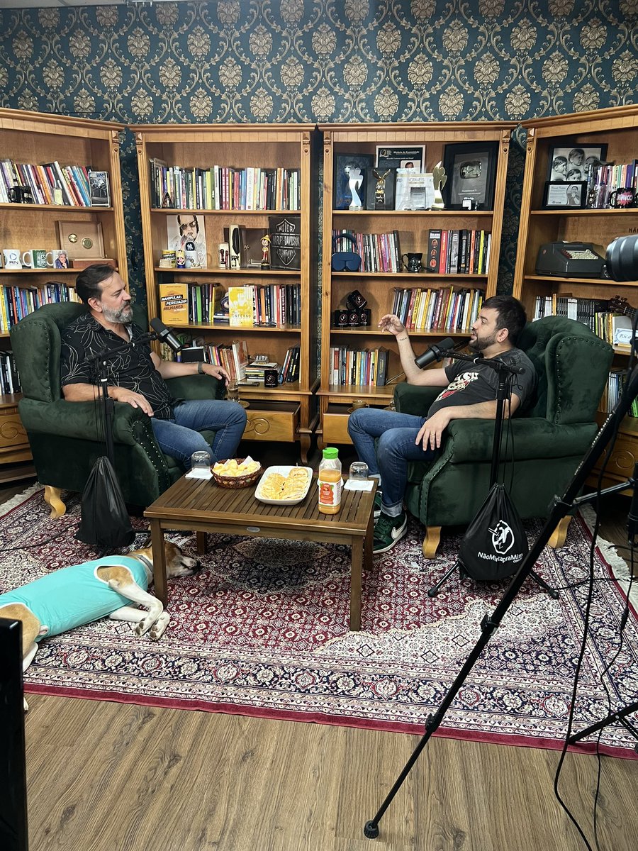 Gravando o podcast “Pela fechadura” , com o querido Ricardo Ventura