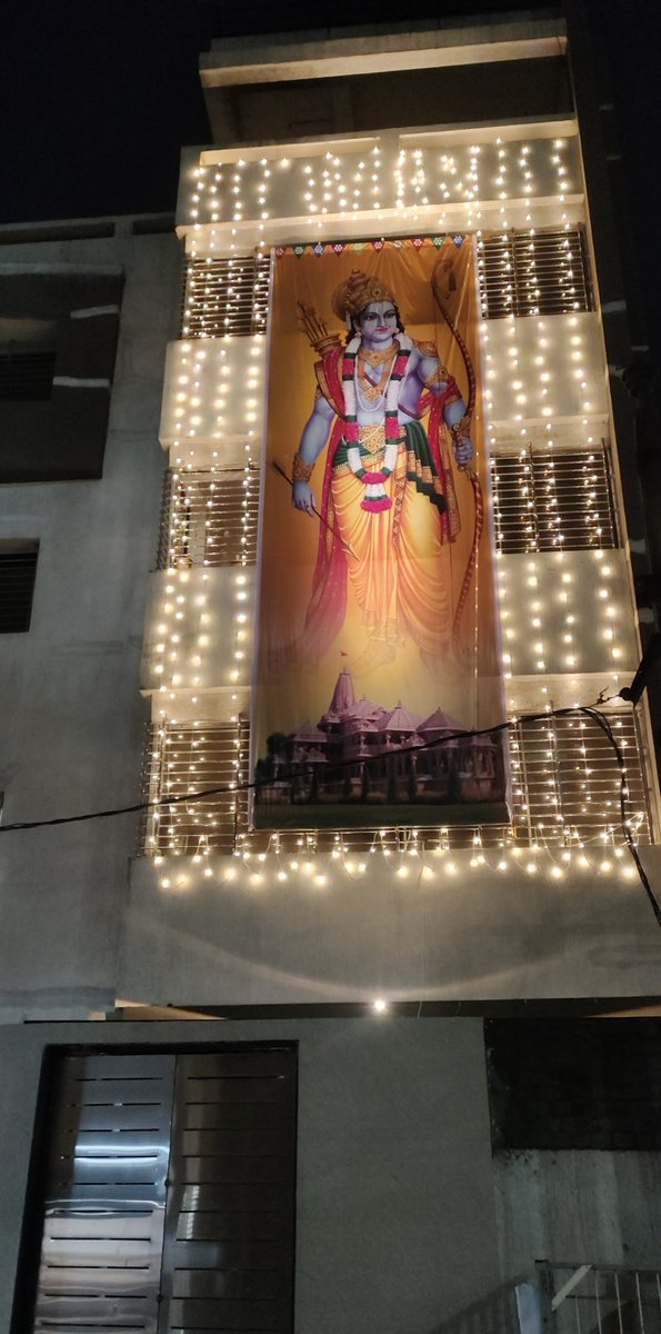 msrajput0491's tweet photo. Infront of my Office 🛕
#HumSabKeRam #surat https://t.co/xkXh7AdnAx